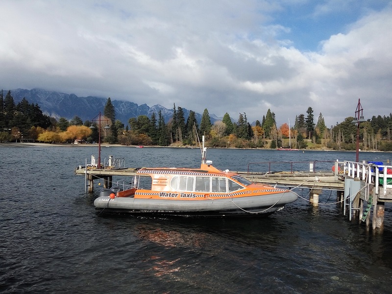 Single again? Head to explore scenery around Lake Wakatipu, Queenstown, New Zealand.