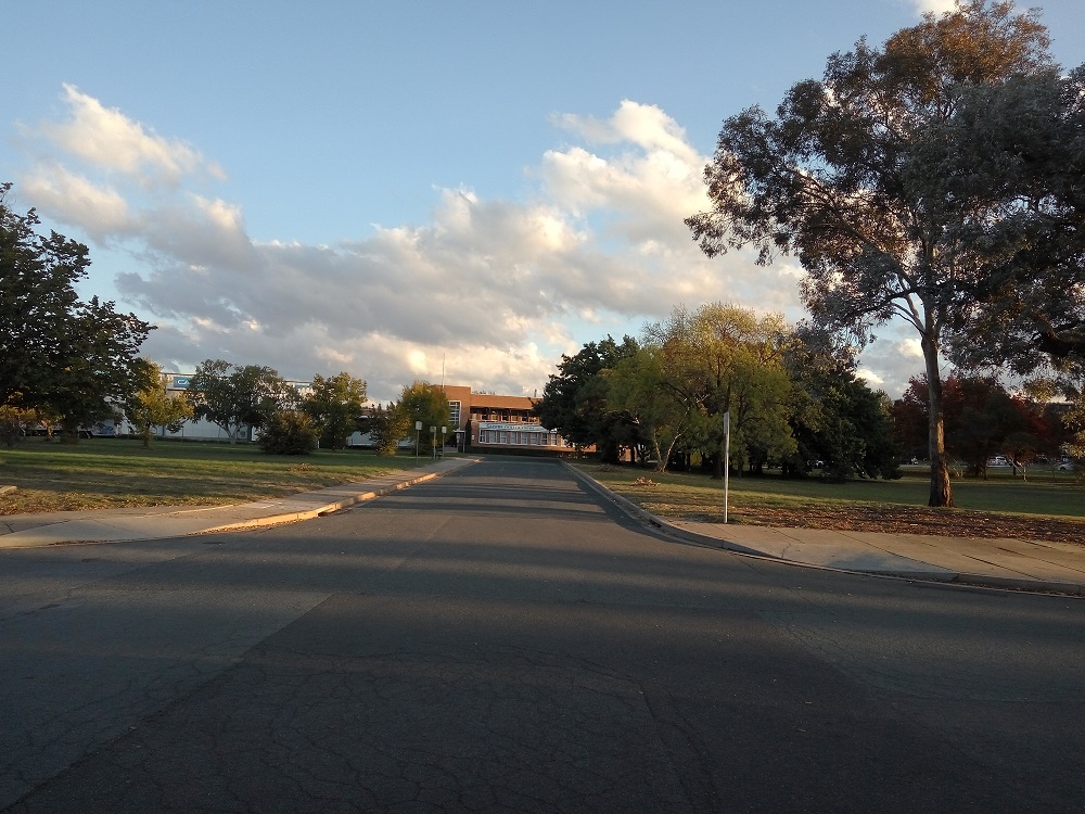 Scenery in front of the Canberra Station (Kingston).
