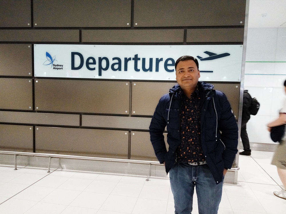 At the Sydney International Airport – flying to New Zealand. 