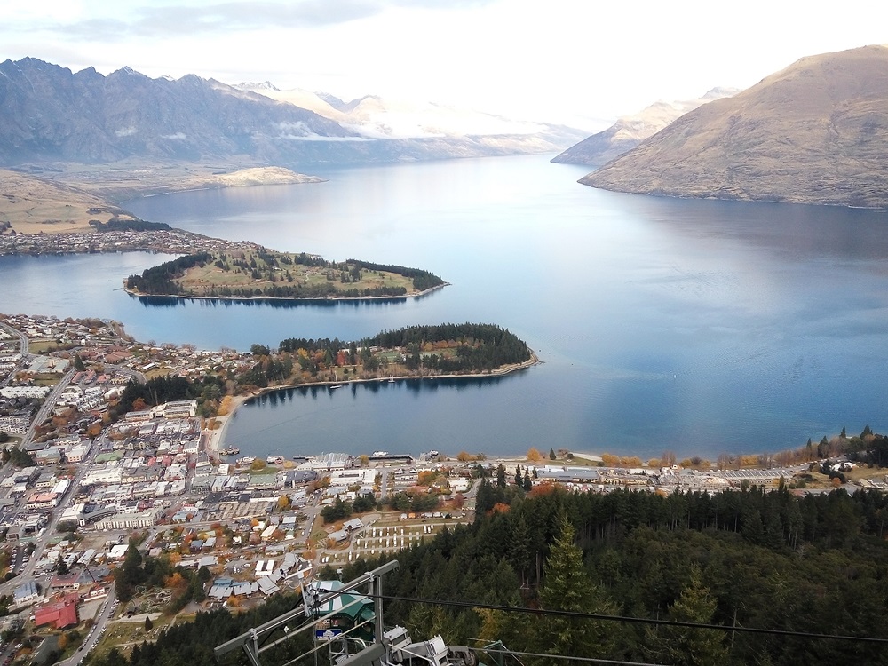 Queenstown Gardens and Queenstown Golf Course.