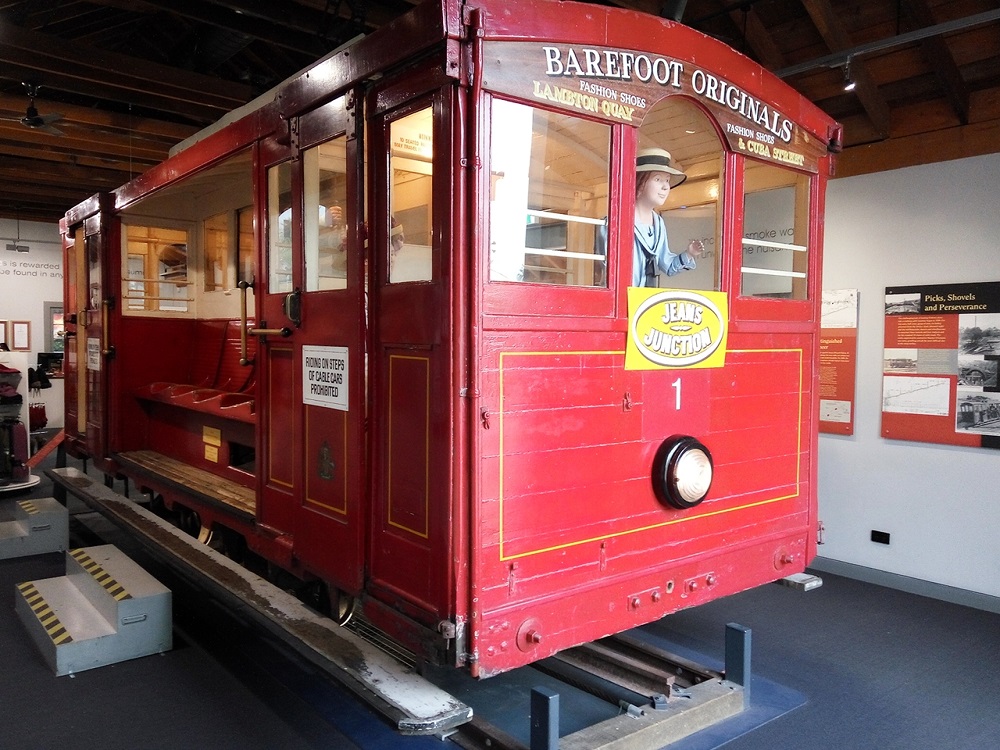 A red cable car that operated from the 1950s to the late 1970s can be seen in the museum.