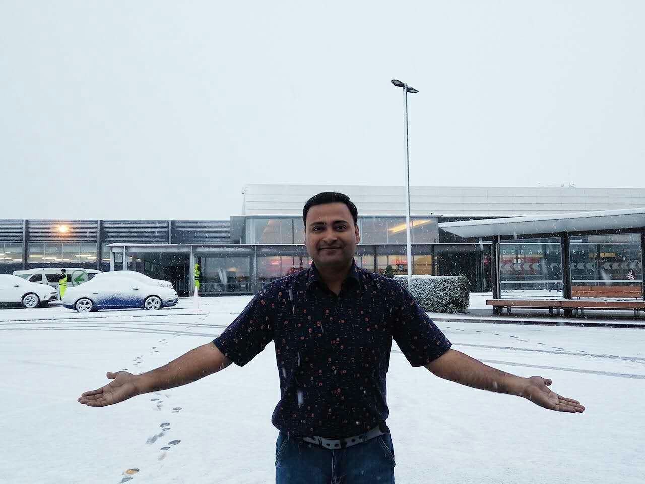 What happens if you miss your flight? Well, I was able to see the first day of snowfall in Queenstown New Zealand!