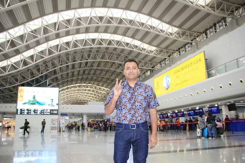 At Chengdu Shuangliu International Airport - After my first China trip, I took a return flight from Chengdu to Singapore! 