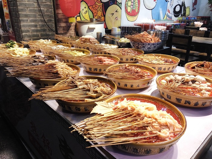 Food in Wushan Night Market (吴山夜市 - Wúshān yèshì).