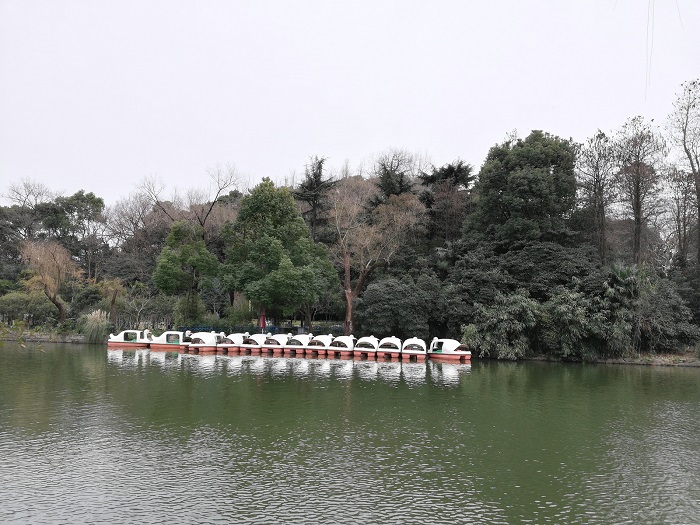 If you don’t know what to see in Shanghai, stop by Changfeng Park. The park has a beautiful lake with boating facilities. 