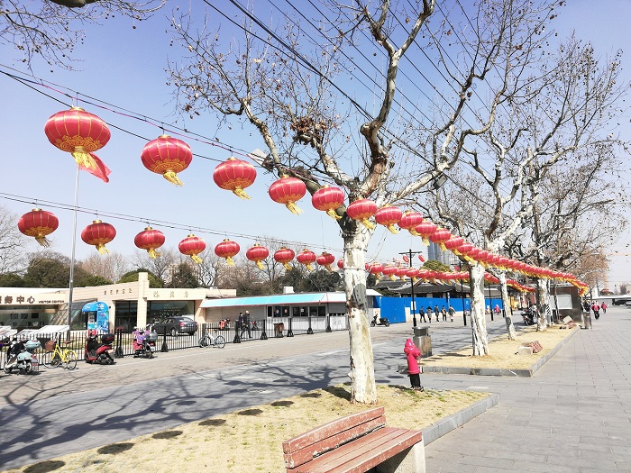 Shanghai city in Chinese New Year celebration mood (photo near the Longhua Temple). 