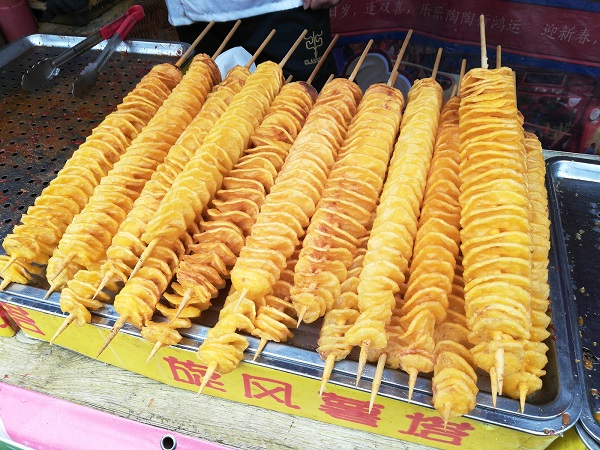 Potato chips at Wuxi’s Nanchan night market, RMB 10 for each stick. 