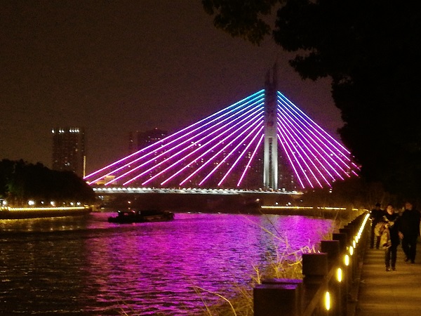 Wuxi at Night. Wuxi seem to have quite an okay nightlife around the city center area (Sanyang Square).