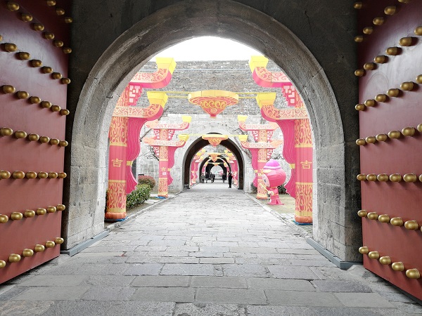 A visit to the Gate of China (Zhonghuamen) and City Wall of Nanjing.