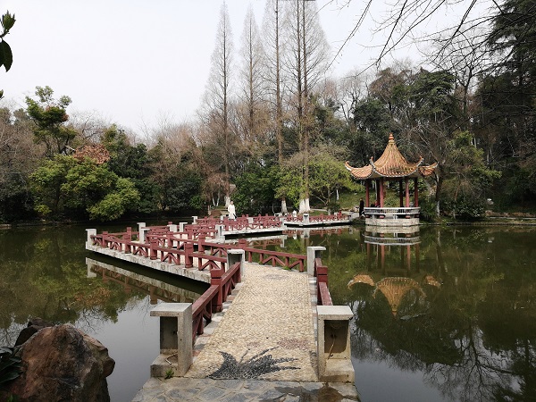 Yaohai Park – a massive park in Hefei city. Free entry. 