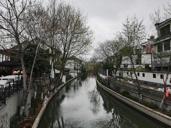 Scenery along a Nanjing canal on a rainy day near the Gate of China.