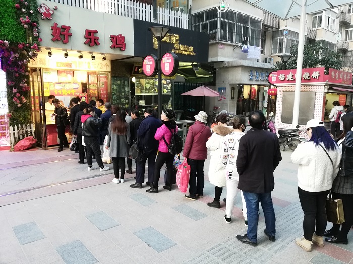Long queue at a Chinese street food restaurant in Lady’s street (Hefei, Anhui, China).
