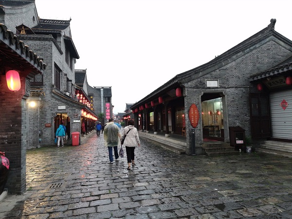 Taizhou Old street – come here for delicious and authentic Chinese food. 