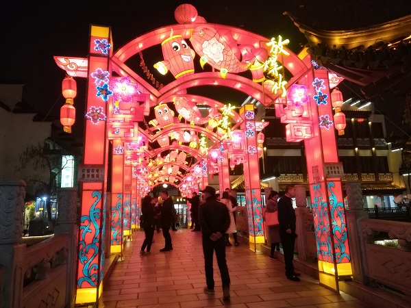 Nanjing nightlife – explore the famous Wende Bridge. 