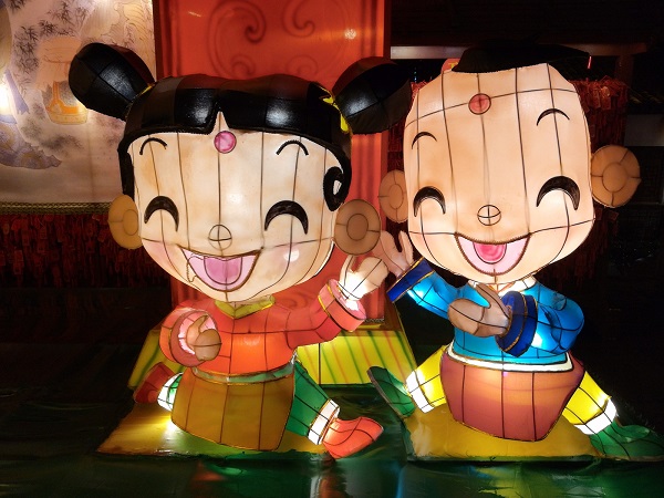 Fuwa (福娃, Fúwá) Kids – the good luck dolls at Confucius temple at night. 