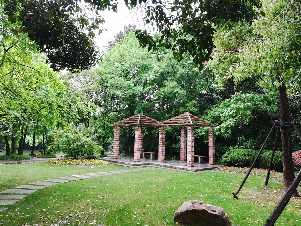 The serene Wenfeng Park on a typical rainy day.