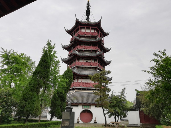 Wenfeng Pagoda, one of the top Nantong attractions, is located very close to the Nantong Textile Museum.