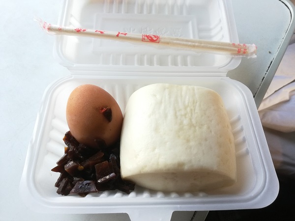 My Chinese breakfast in Shanghai-Huangshan train (RMB 15). 