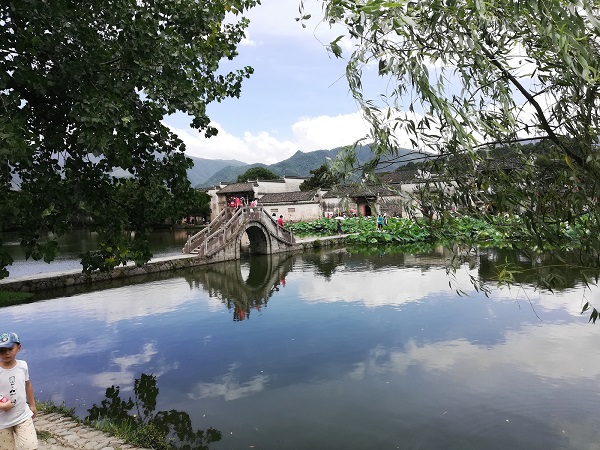 The scenic South Lake.