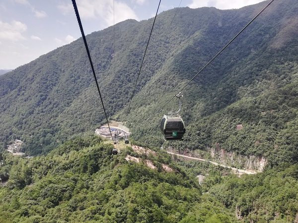 Yellow Mountain photo from the cable car. 