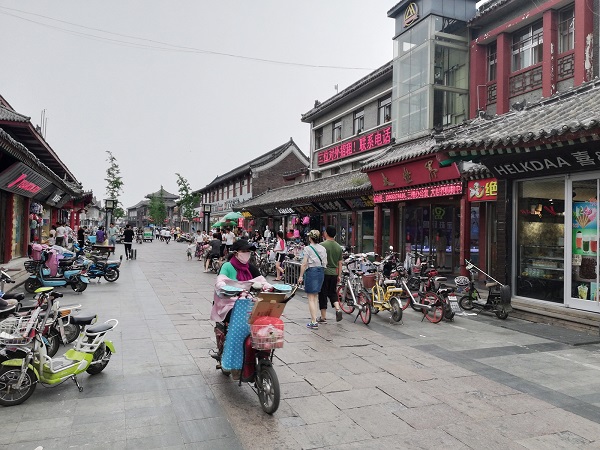 Wu Ma Ci Street night market – a great place to stop by for delicious and authentic Chinese food in Qufu.