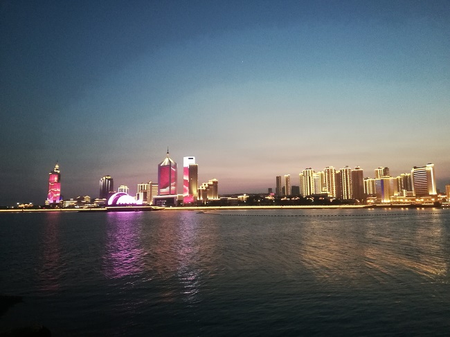 Qingdao nightlife – night view of Zhan Qiao.