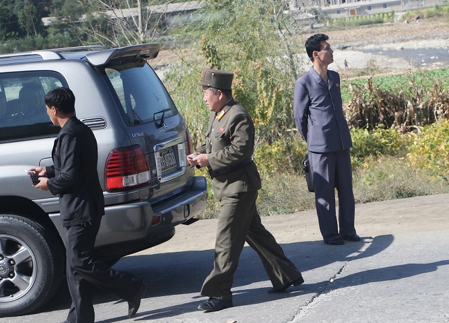 North Korean men prefer to dress suit. 