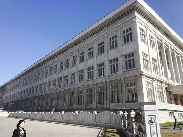 A beautiful building near the War Museum in Pyongyang. 