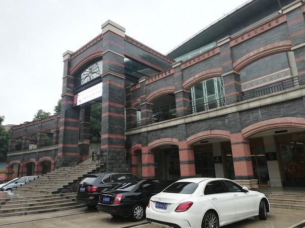 The Zhenjiang Museum – it was a perfect stopover on the rainy Sunday. 