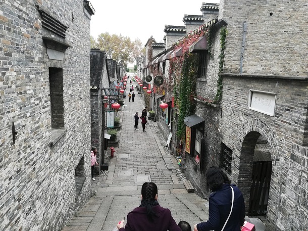 Xijindu Ancient Street – a famous shopping street and night market in Zhenjiang city. 