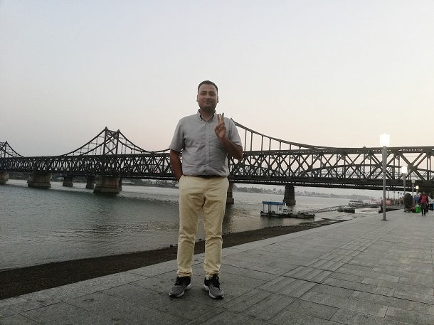 I visited the Yalu River bridge that connect North Korea and China.