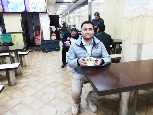 Eating authentic Chinese street food - Hubei Hot Dry Noodles, Wuhan city.