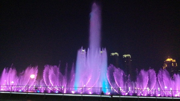 Water fountain at Dalian’s Xinghai Square, every evening, free.