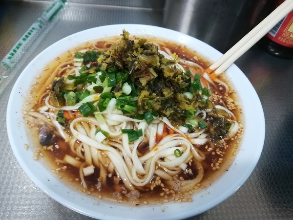 Yichang noodles – my favorite RMB 5 breakfast in Yichang downtown.