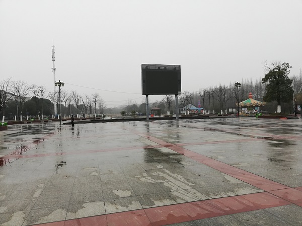 The empty Yuhe Square. 