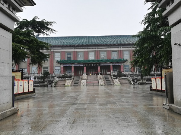 Jingzhou Museum (closed on Monday).