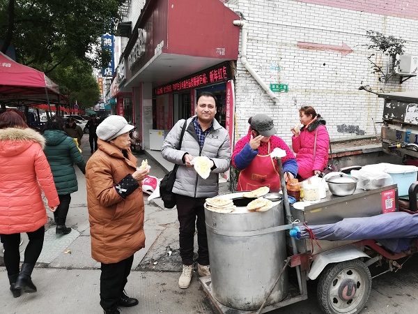 When I bought Xianjiang Naan in Yichang city, RMB 3, each.