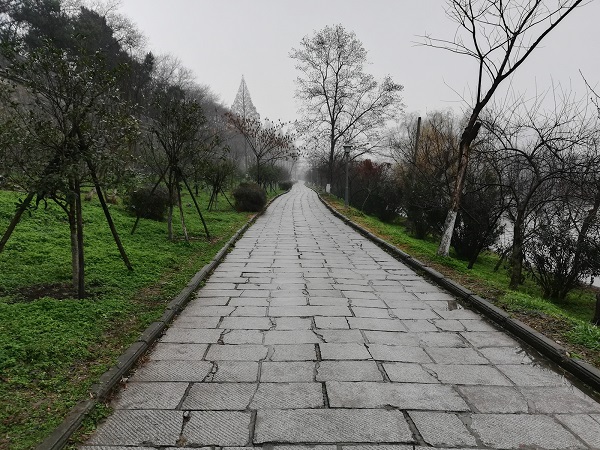 A memorable Walk in the Jingzhou Ancient City Historical and Cultural Tourism Area (荆州古城历史文化旅游区).