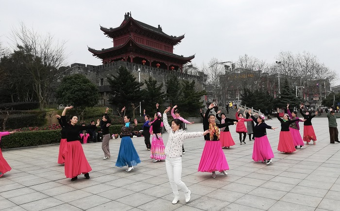 Evening dance at Baling Square.