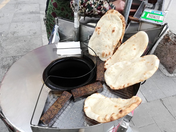 My favorite Chinese pancake in Yueyang (RMB 3, each).