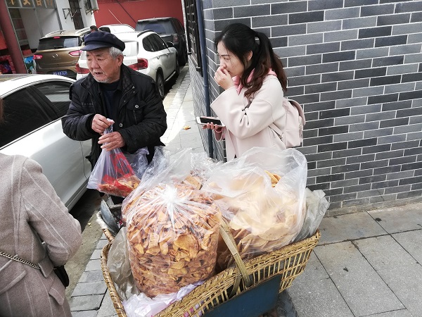Chinese street food- a very popular crispy snack near the Nanyue Temple.