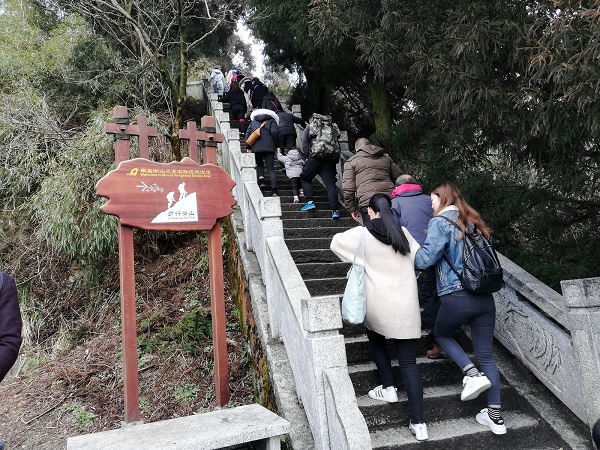 Chinese tourists trekking the Mt. Heng.