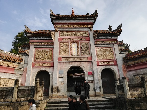 Front gate of the Zhusheng Temple.