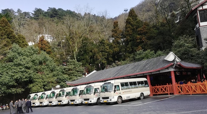 Mount Hengshan Minibuses at the bus stop. 