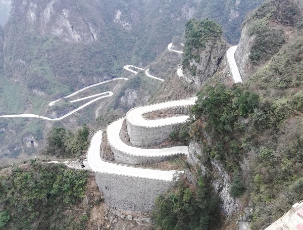 The curved roads 