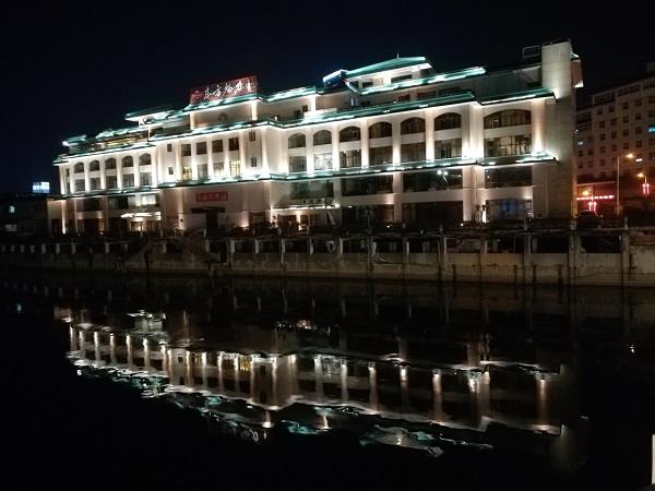 Nanchang looks very beautiful in the night. 