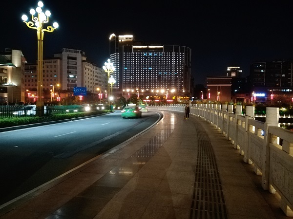 I was wandering in Nanchang till late night.