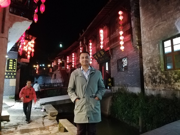 Exploring Wuyuan nightlife at Li Keng village. 