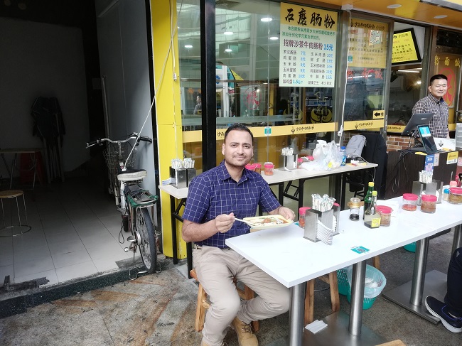 Eating Chang Fen at Dong Men Pedestrian Street.